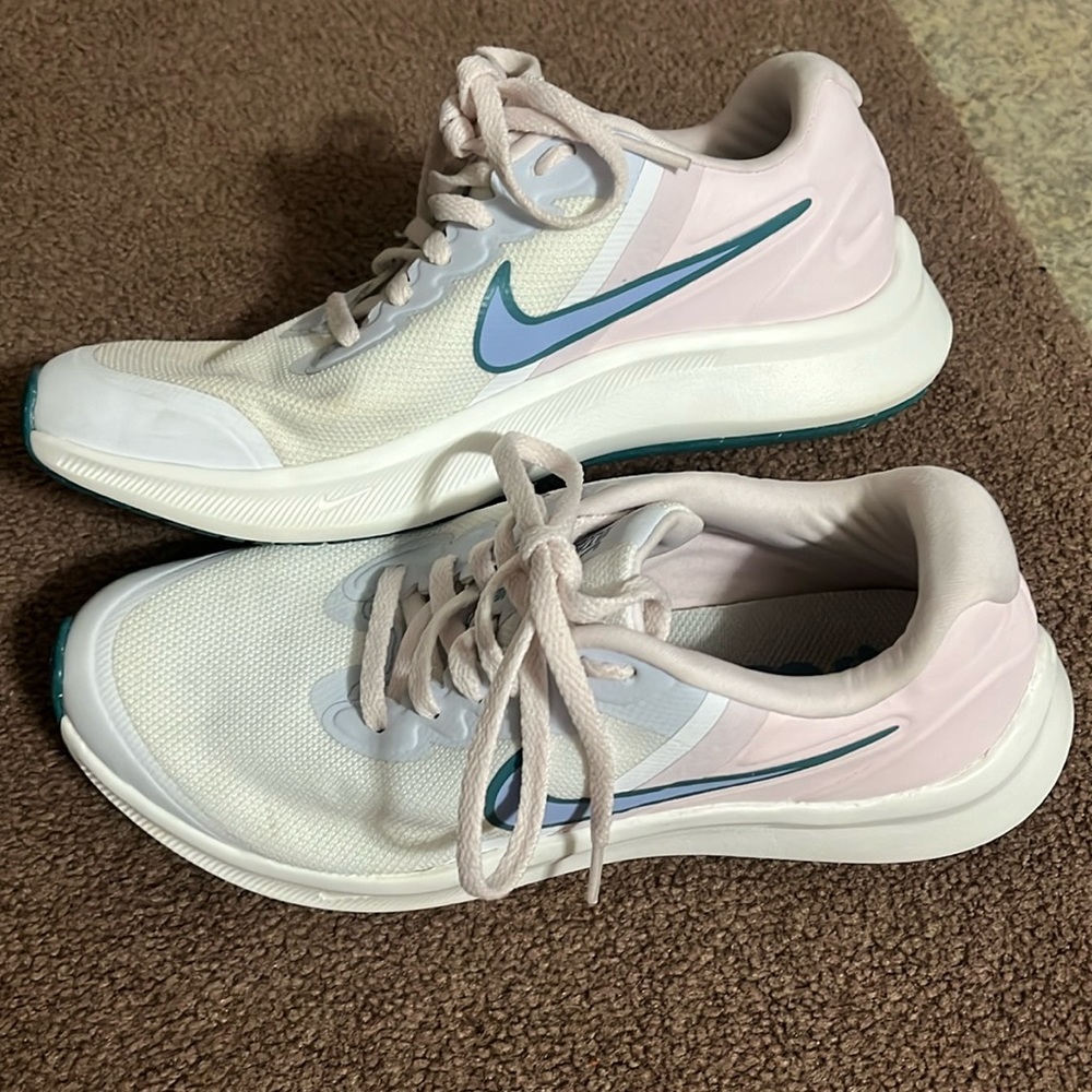 Nike tennis shoes